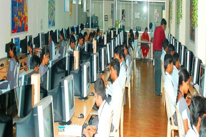 Maharajahs Post Graduate College campus in Vizianagaram, Andhra Pradesh, India — photo 2