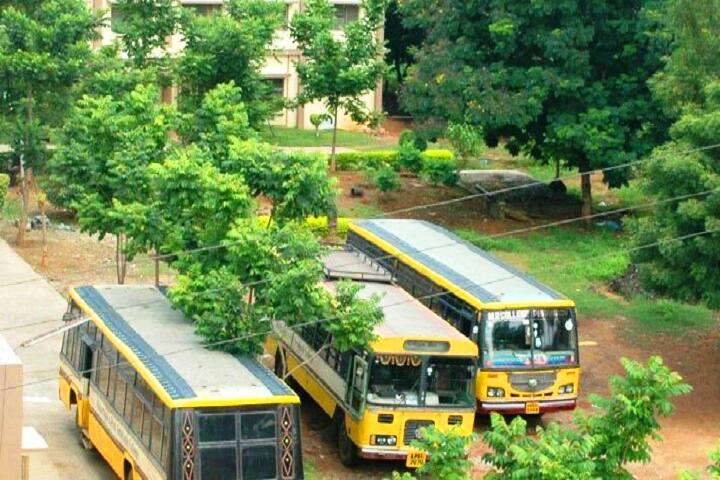 Maharajahs Post Graduate College campus in Vizianagaram, Andhra Pradesh, India — photo 4