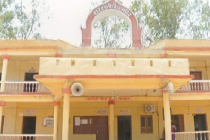 Saraswati Vidya Mandir Arts College campus in Kinwat, Maharashtra, India — photo 1