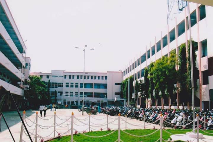 Rajarshi Shahu College, Latur campus in Latur, Maharashtra, India