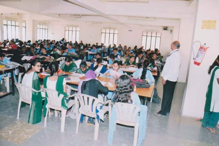 Rajarshi Shahu College campus in Latur, Maharashtra, India — photo 3