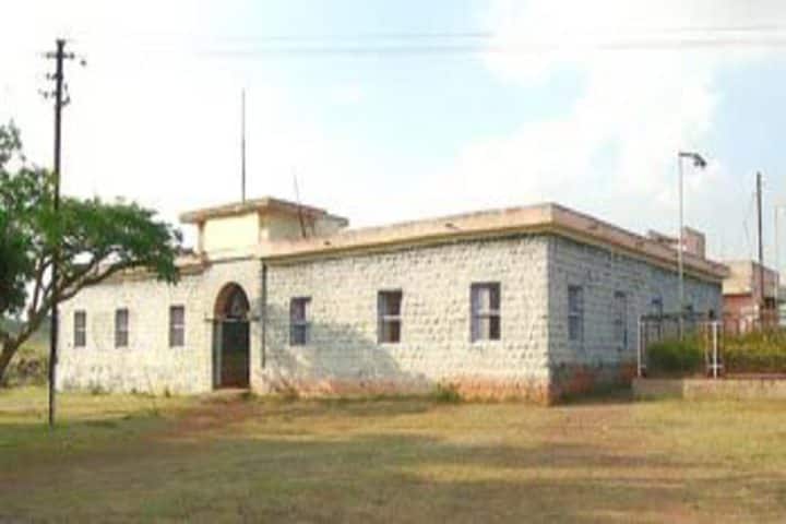 Shri Sampatrao Mane Mahavidyalaya campus in Khanapur, Maharashtra, India — photo 1