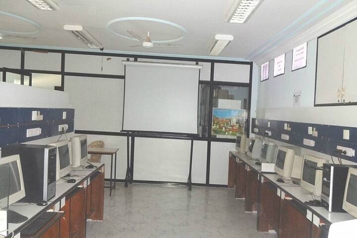 Shri Tilok Jain Dnyan Prasarak Mandal's Shri Anand College campus in Ahmednagar, Maharashtra, India — photo 3