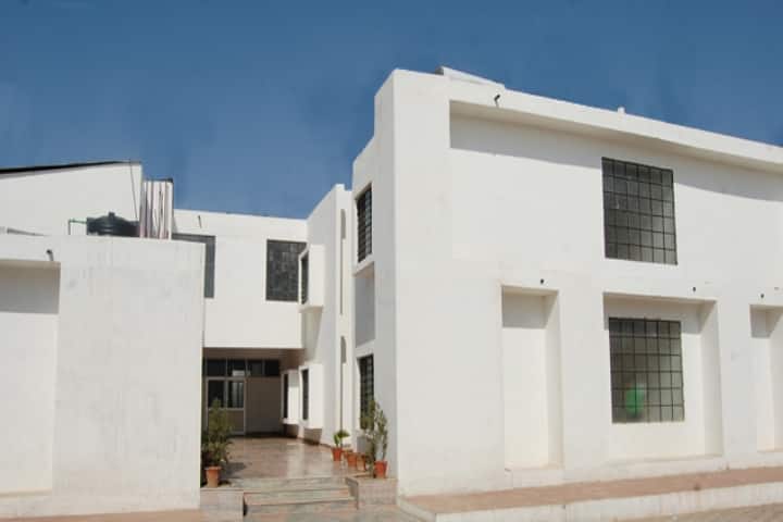 Rajdhani Engineering College campus in Jaipur, Rajasthan, India — photo 2