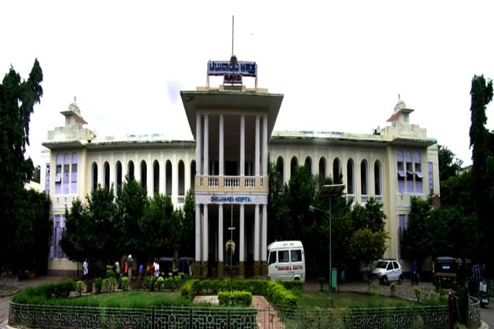 Mysore Medical College and Research Institute campus in Mysuru, Karnataka, India — photo 2