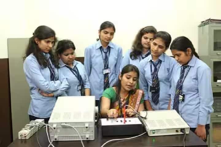 Maharani Girls Engineering College campus in Jaipur, Rajasthan, India — photo 3