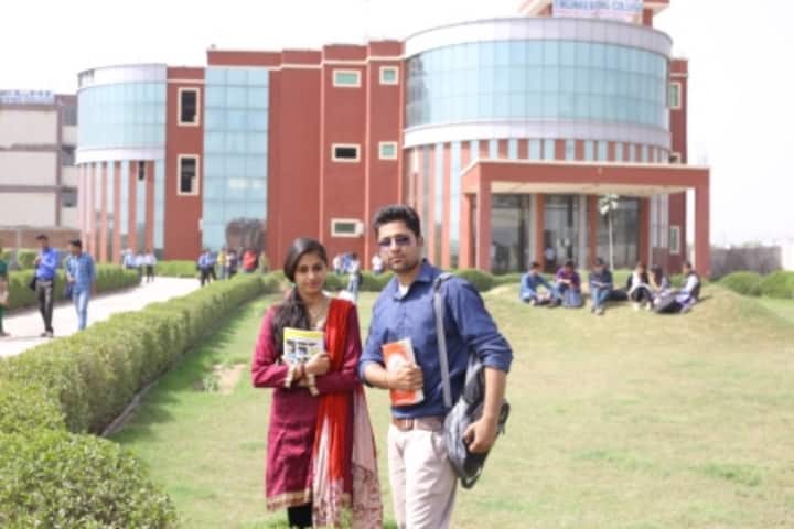 Delhi Engineering College campus in Faridabad, Haryana, India — photo 1