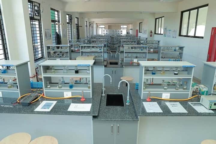 Jagadguru Gangadhar Mahaswamigalu Moorsavirmath Medical College campus in Hubli, Karnataka, India — photo 4
