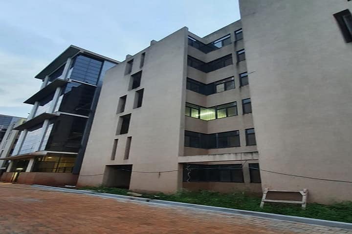 Jagadguru Gangadhar Mahaswamigalu Moorsavirmath Medical College campus in Hubli, Karnataka, India — photo 5