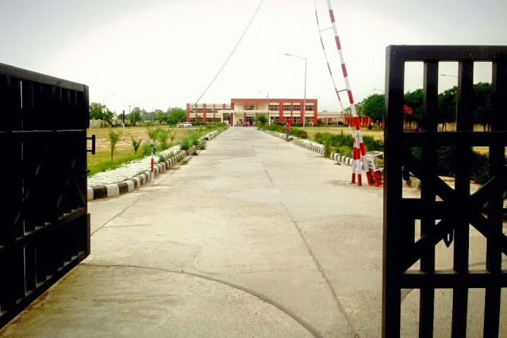 University College campus in Chunni Kalan, Punjab, India — photo 2