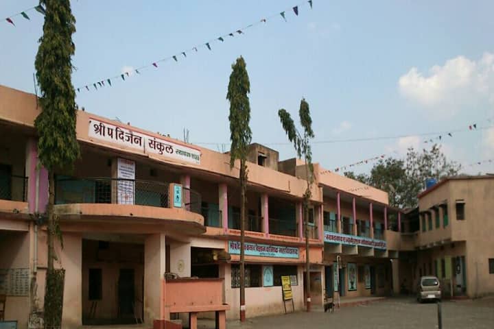 Shri Padmaprabha Digambar Jain Arts College campus in Washim, Maharashtra, India — photo 2