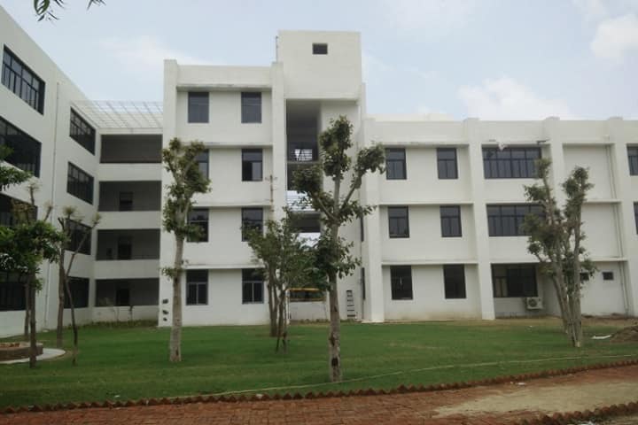Khyati College of Physiotherapy campus in Ahmedabad, Gujarat, India — photo 1