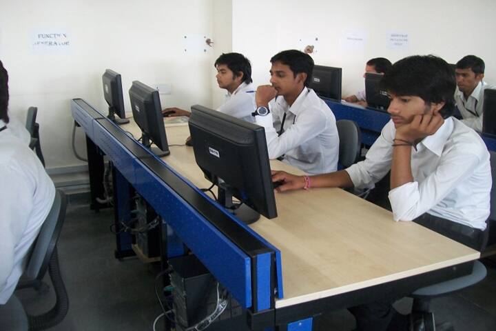 Sanghvi Innovative Academy campus in Indore, Madhya Pradesh, India — photo 3