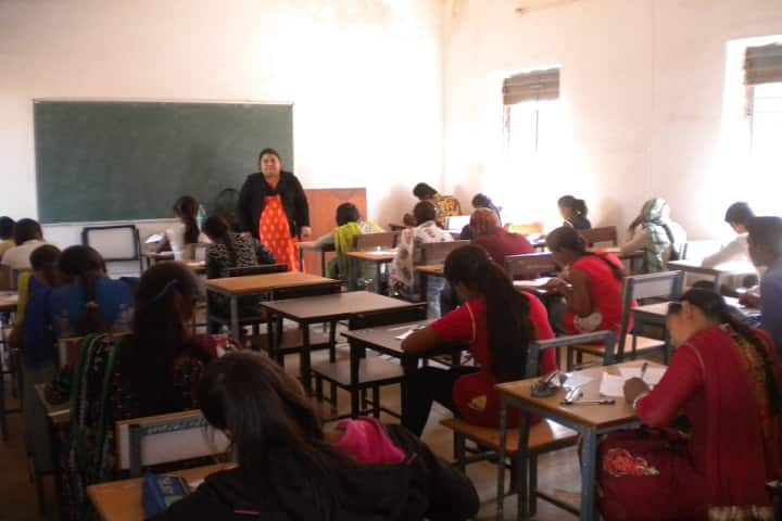 Chandulal Chandrakar Government Arts and Commerce College campus in Dhamdha, Chhattisgarh, India — photo 2