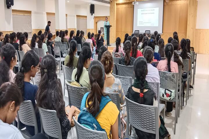 Smt Kaushalyadevi Maheshwari Mahila Mahavidyalaya campus in Nagpur, Maharashtra, India — photo 4