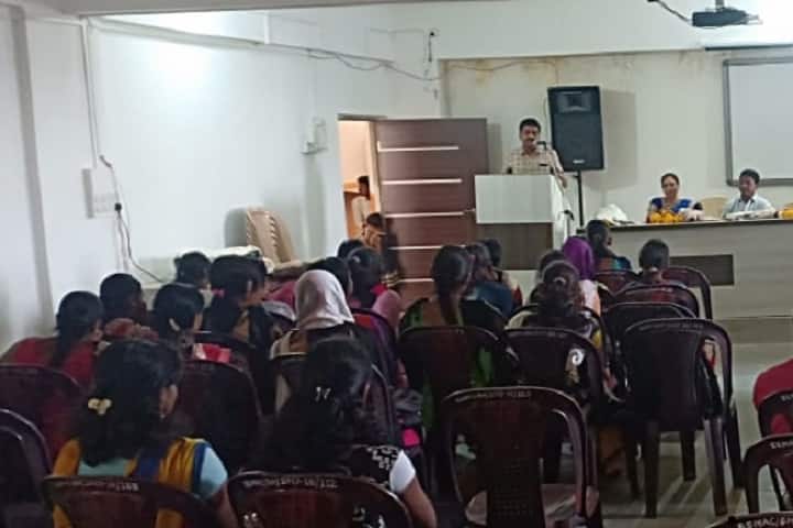 Late Sow Sheshabai Sitaram Mundhe Arts College campus in Gangakhed, Maharashtra, India — photo 2