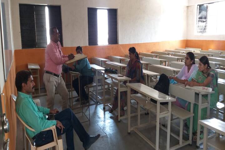 Late Sow Sheshabai Sitaram Mundhe Arts College campus in Gangakhed, Maharashtra, India — photo 3