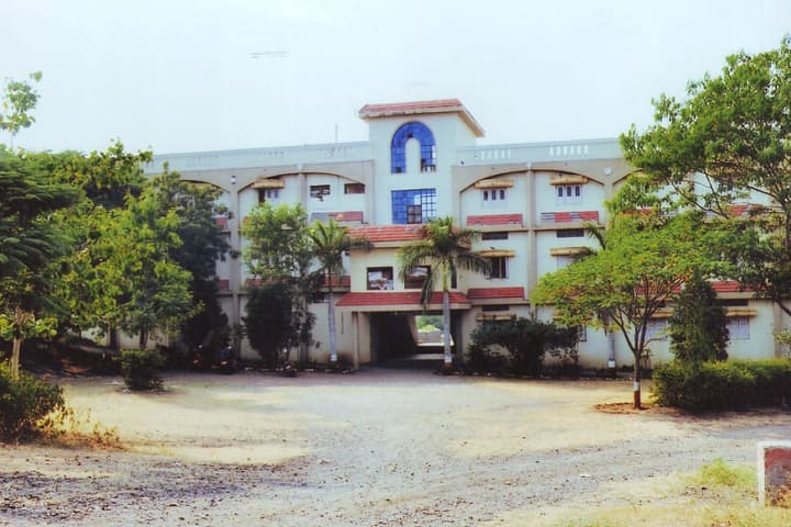 Vasantrao Naik Adhyapak Mahavidyalaya campus in Latur, Maharashtra, India — photo 1
