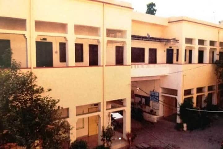 Arya Kanya Degree College campus in Allahabad, Uttar Pradesh, India — photo 2