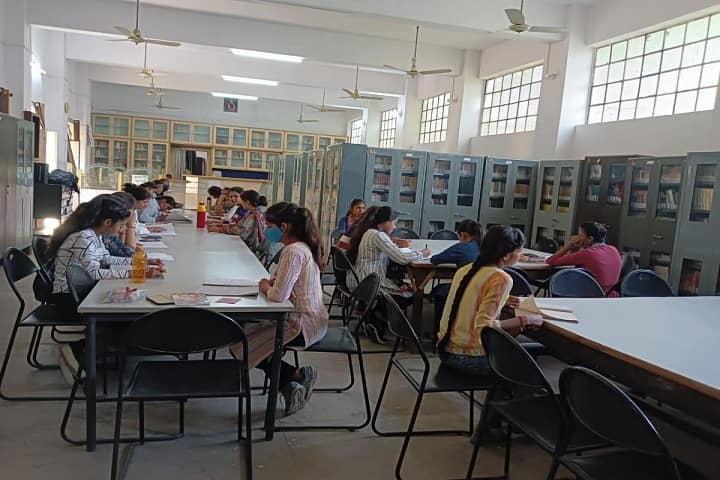 Arya Kanya Degree College campus in Allahabad, Uttar Pradesh, India — photo 4