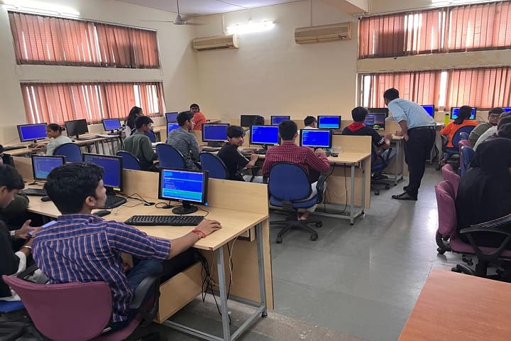 Mahendra Pratap Sharada Prasad Singh College of Science and Commerce campus in Mumbai, Maharashtra, India — photo 3