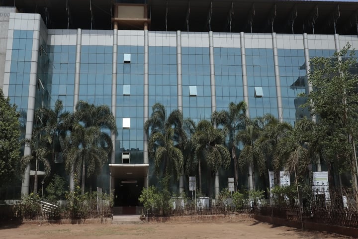 Saket Gyanpeeth's Saket College of Education campus in Thane, Maharashtra, India — photo 1