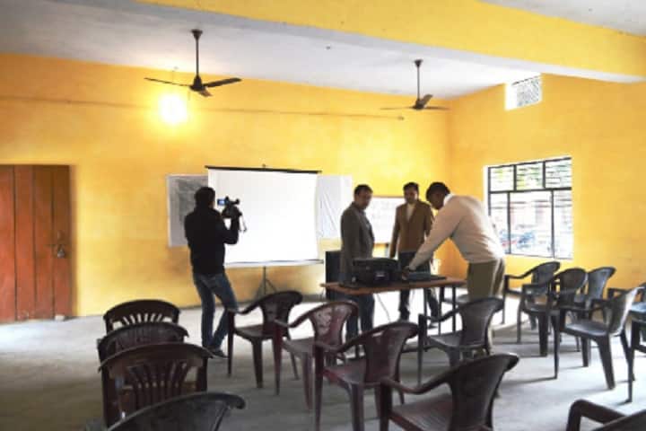 Raja Devi Baksh Singh Avadh Raj Singh Mahavidyalaya campus in Gonda, Uttar Pradesh, India — photo 3