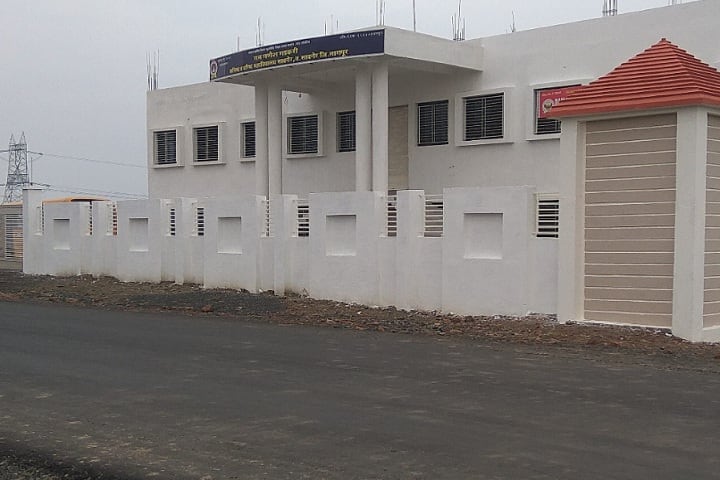 Ram Ganesh Gadkari Arts and Commerce College campus in Saoner, Maharashtra, India — photo 1
