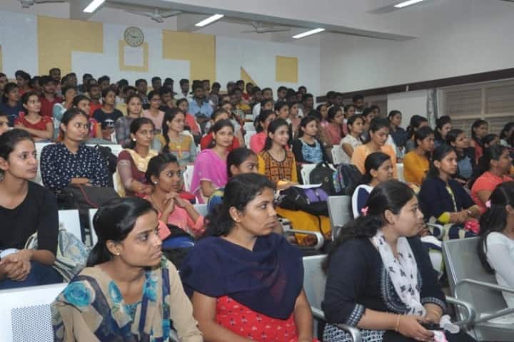 KCE Society's Post Graduate College of Science campus in Jalgaon, Maharashtra, India — photo 1