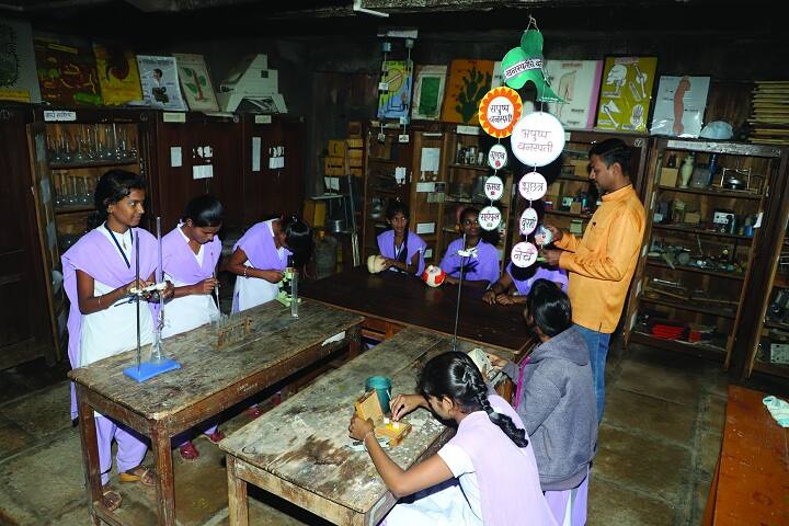 Vitthalrao Deshmukh Adhyapak Vidyalaya campus in Mahuli, Maharashtra, India — photo 3