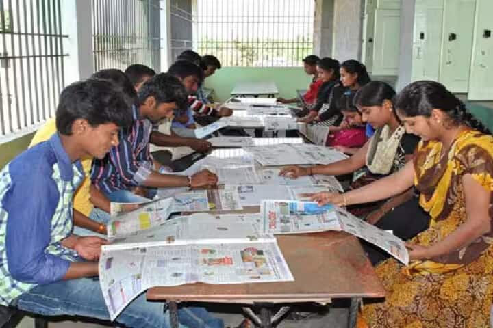 HK Veeranna Gowdh First Grade College campus in Madduru, Karnataka, India — photo 4