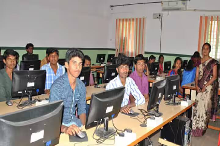 HK Veeranna Gowdh First Grade College campus in Madduru, Karnataka, India — photo 5