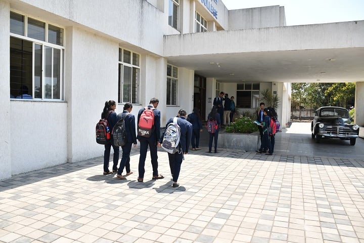 KLE Society's College of Business Administration campus in Nipani, Karnataka, India — photo 1
