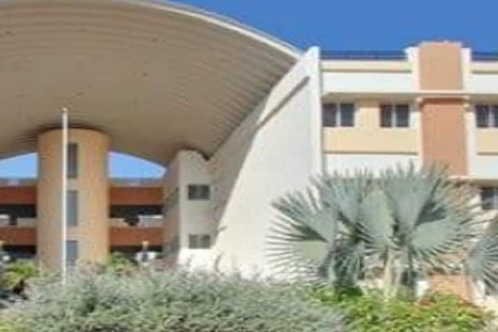 Smt KB Shah Vadi Vihar Science College campus in Surendranagar, Gujarat, India — photo 2