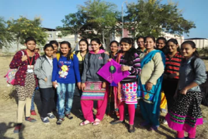 Smt KB Shah Vadi Vihar Science College campus in Surendranagar, Gujarat, India — photo 4