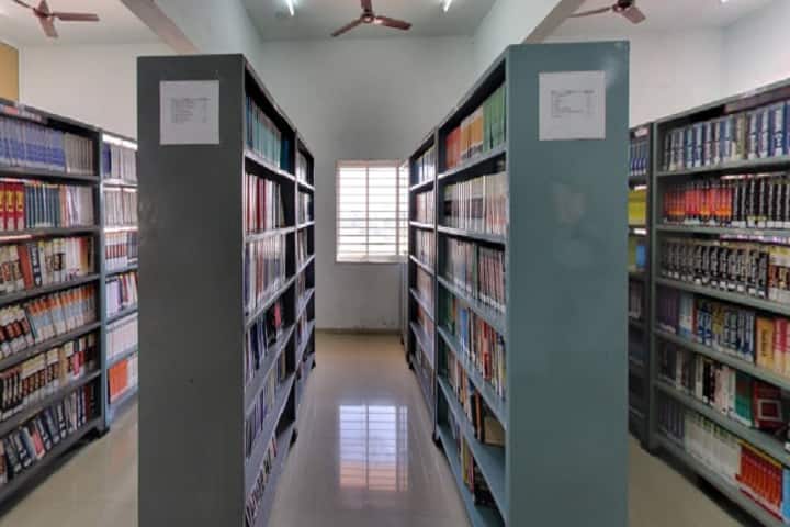 Smt KB Shah Vadi Vihar Science College campus in Surendranagar, Gujarat, India — photo 6