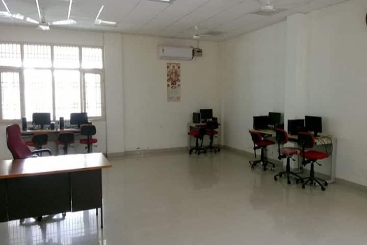 University College campus in Barnala, Punjab, India — photo 5