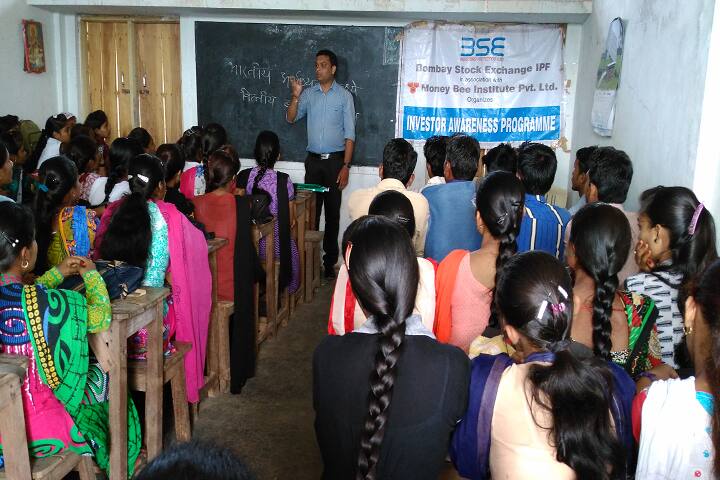 Late Tulsabai Bahuuddeshiya Shikshan Sanstha Art's College campus in Sihora, Maharashtra, India — photo 2