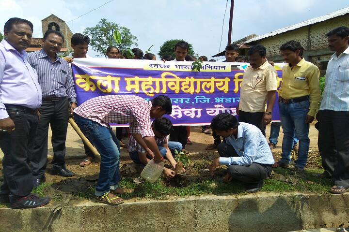 Late Tulsabai Bahuuddeshiya Shikshan Sanstha Art's College campus in Sihora, Maharashtra, India — photo 3