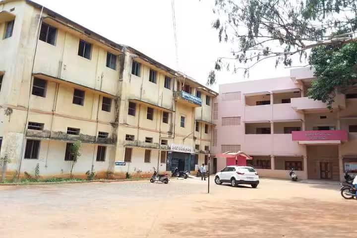 Sri Majety Guravaiah Degree College campus in Guntur, Andhra Pradesh, India — photo 1