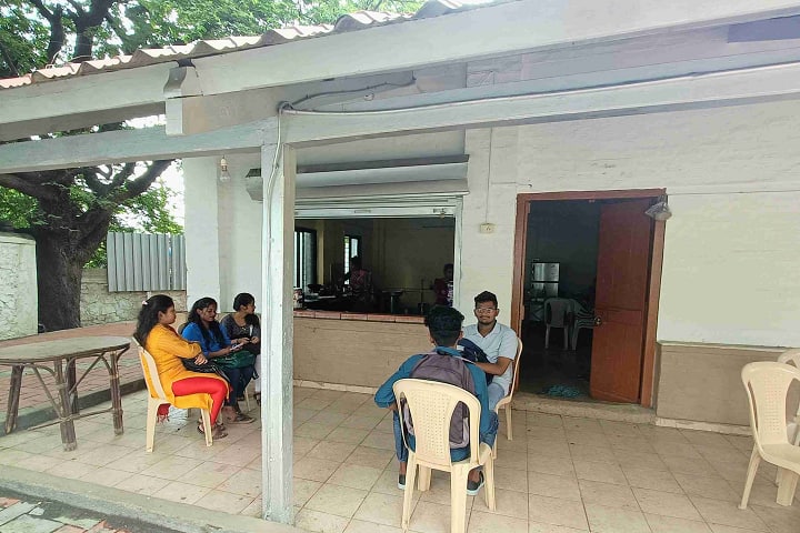 Padmashree Bhausaheb Vartak College campus in Palghar, Maharashtra, India — photo 2