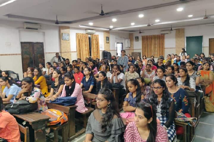 Matushri Pushpaben Vinubhai Valia College of Commerce campus in Mumbai City, Maharashtra, India — photo 4