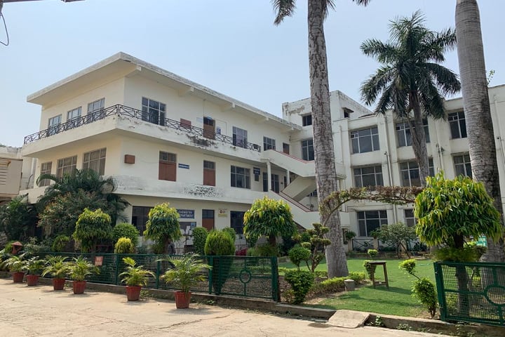 Raghunath Girl's Post Graduate College, Meerut campus in Meerut, Uttar Pradesh, India