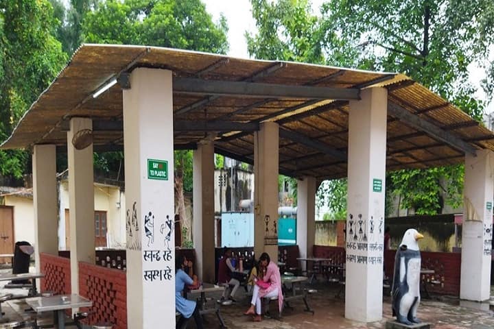 Raghunath Girl's Post Graduate College campus in Meerut, Uttar Pradesh, India — photo 3