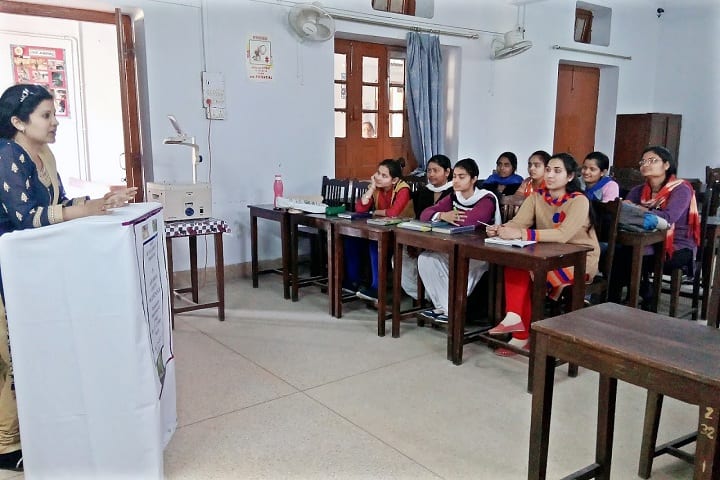 Raghunath Girl's Post Graduate College campus in Meerut, Uttar Pradesh, India — photo 4