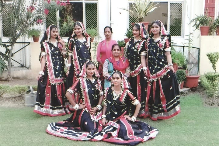 Raghunath Girl's Post Graduate College campus in Meerut, Uttar Pradesh, India — photo 5