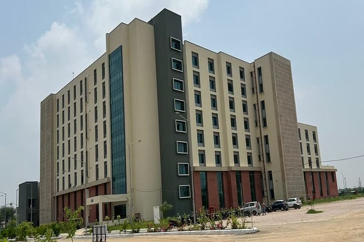 Maharishi Chyawan Medical College campus in Narnaul, Haryana, India — photo 1