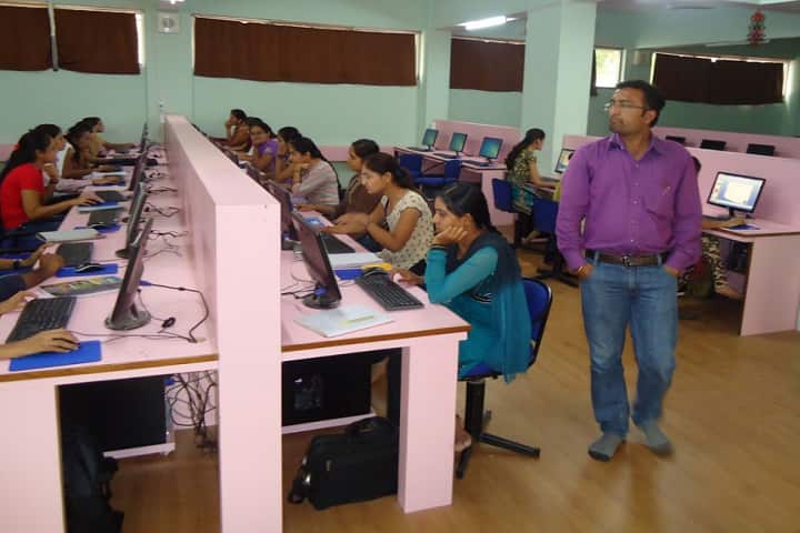 Smt RO Patel Women's MCA College campus in Rajkot, Gujarat, India — photo 3