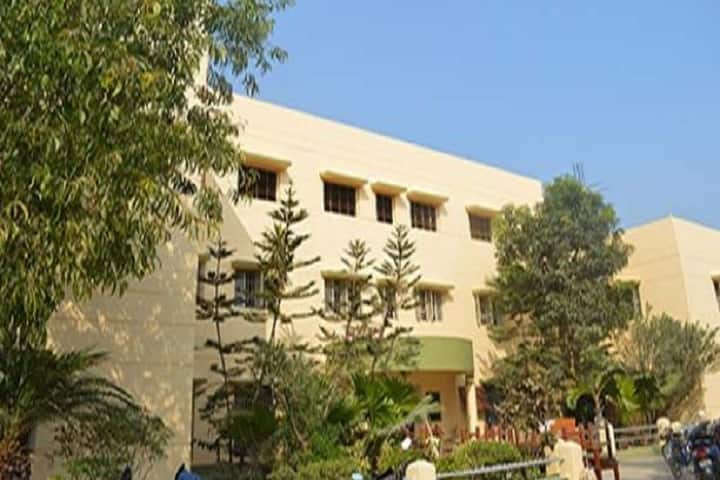 Purnidevi Chowdhury Girls College campus in Birbhum, West Bengal, India — photo 2