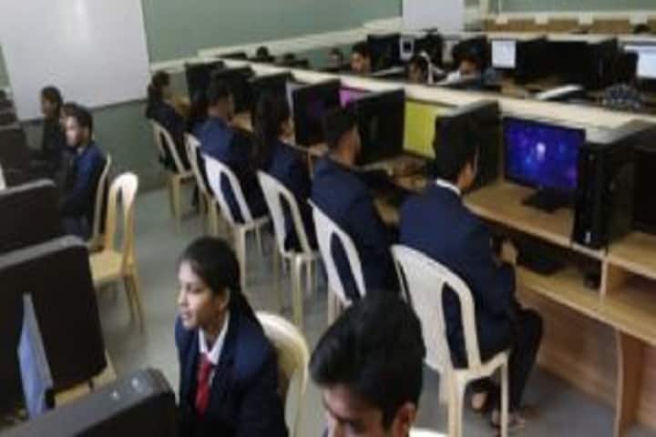 Hirwal Education Trust Hirwal Ratra Mahavidyalaya campus in Mahad, Maharashtra, India — photo 2